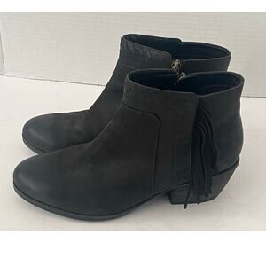 Women's Clarks Artisan  Black Leather Fringe Ankle Boots Booties SZ 7.5